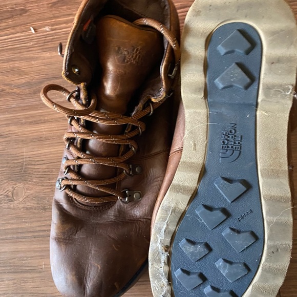 The north face leather boot shoes, size 9.5